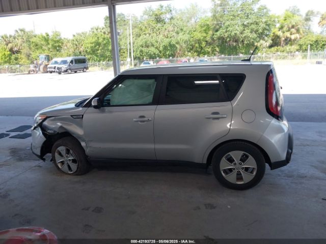 KNDJN2A26F7817006 KIA Soul