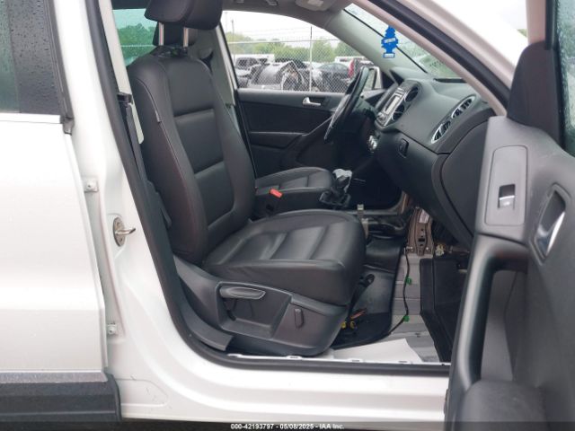 WVGBV7AX0FW566983 Volkswagen Tiguan Sel
