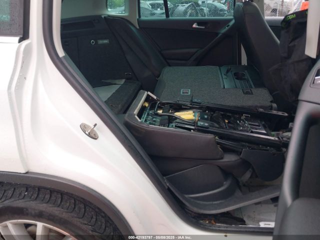 WVGBV7AX0FW566983 Volkswagen Tiguan Sel