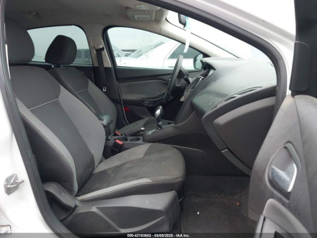 1FADP3K25EL140375 Ford FOCUS SE