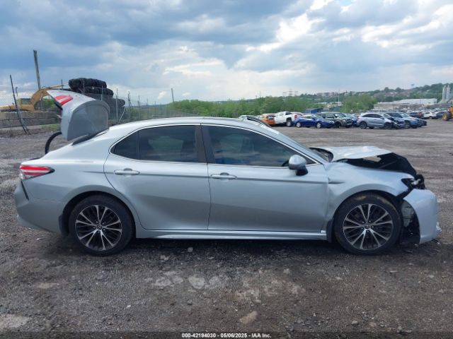 4T1B11HK8JU649942 Toyota CAMRY SE