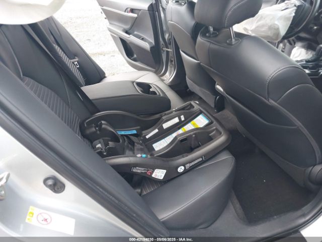 4T1B11HK8JU649942 Toyota CAMRY SE