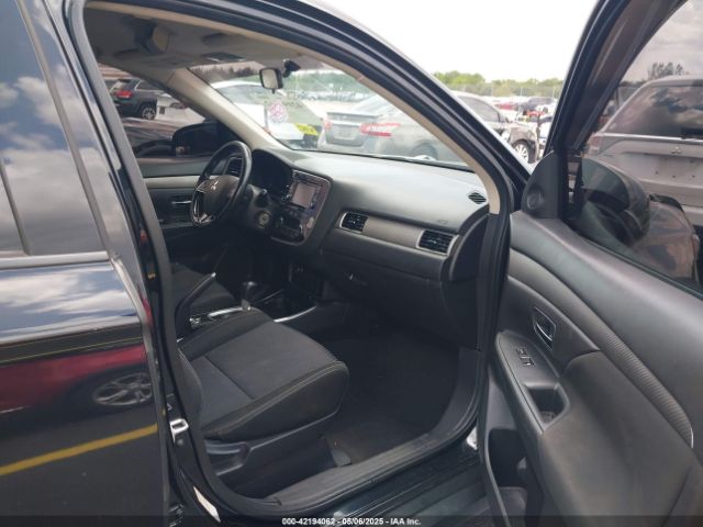 JA4AZ2A3XHZ052168 Mitsubishi Outlander Es