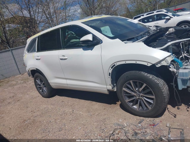 5TDJZRFH9HS387099 Toyota Highlander Xle