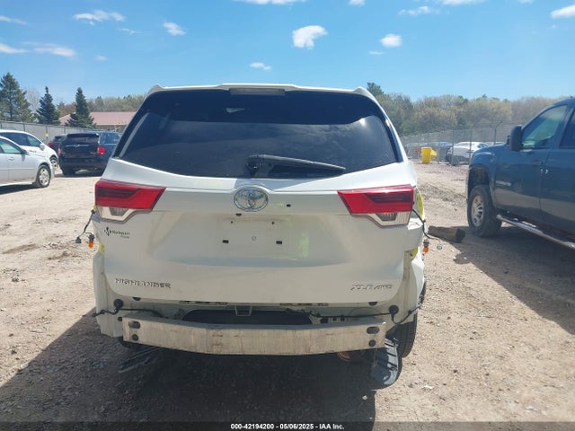 5TDJZRFH9HS387099 Toyota Highlander Xle
