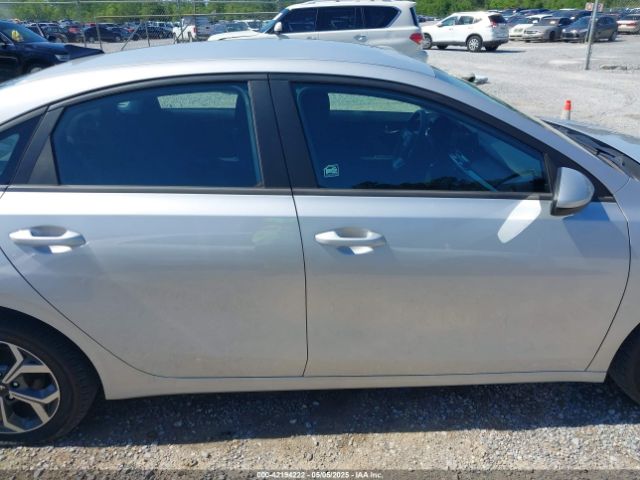 3KPF24AD3ME353116 KIA Forte Lxs