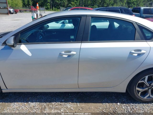 3KPF24AD3ME353116 KIA Forte Lxs