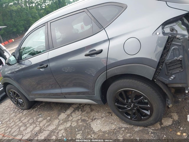 KM8J3CA45HU387000 Hyundai TUCSON SE