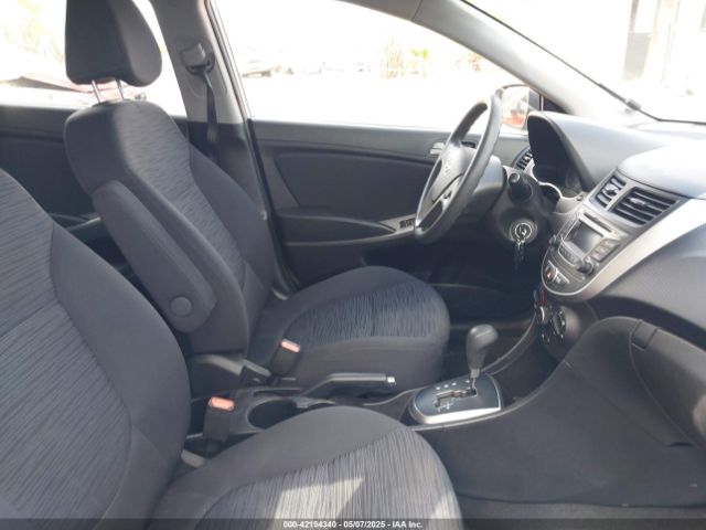 KMHCT5AE8GU256302 Hyundai ACCENT SE