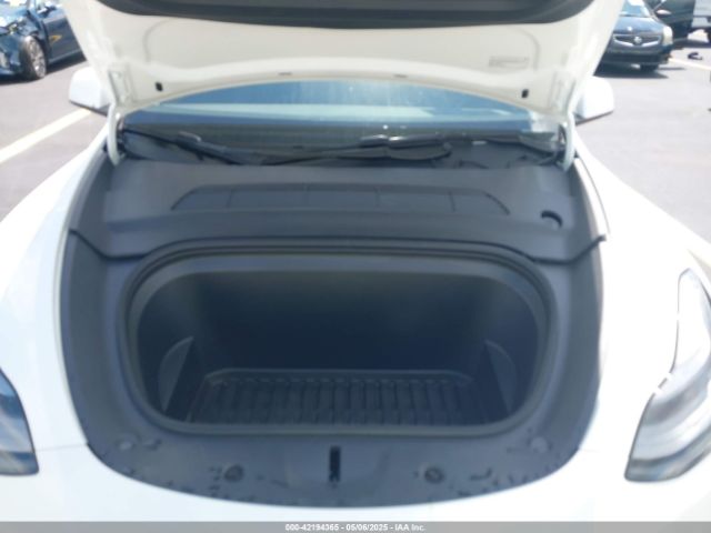 2025 TESLA MODEL Y 7SAYGDED0SA357958 Photo 9