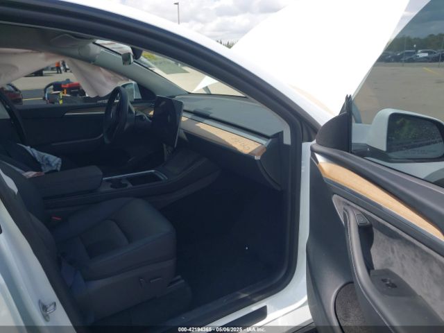 2025 TESLA MODEL Y 7SAYGDED0SA357958 Photo 4