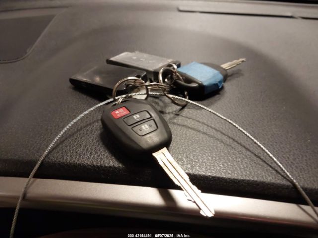 JTMBFREV2JJ246396 Toyota RAV4 LE