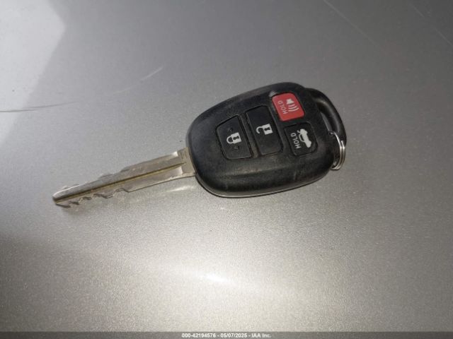 5YFBURHE7GP376910 Toyota COROLLA LE