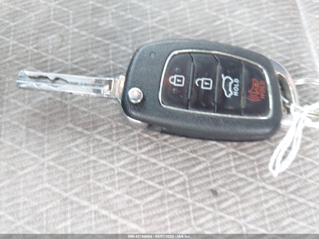 KM8J3CA43HU272122 Hyundai TUCSON SE