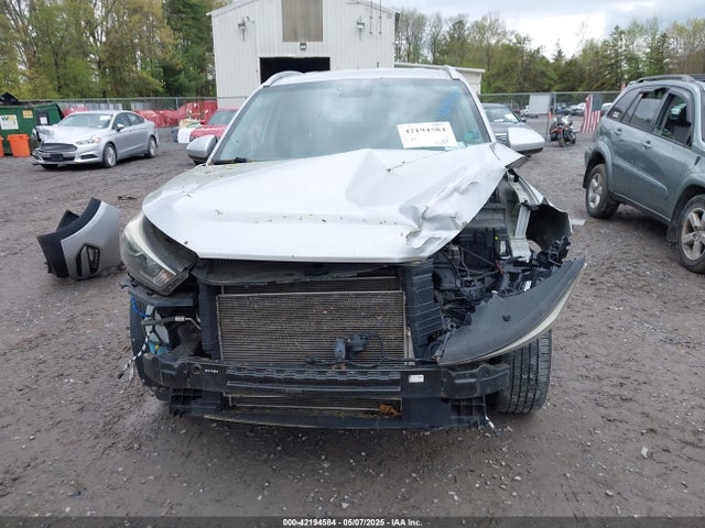 KM8J3CA43HU272122 Hyundai TUCSON SE