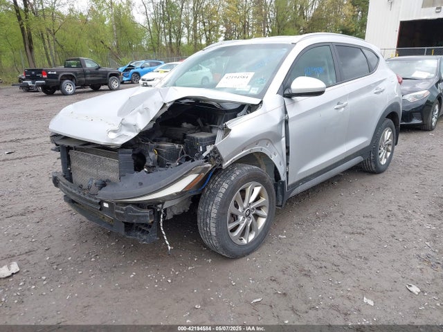 KM8J3CA43HU272122 Hyundai TUCSON SE