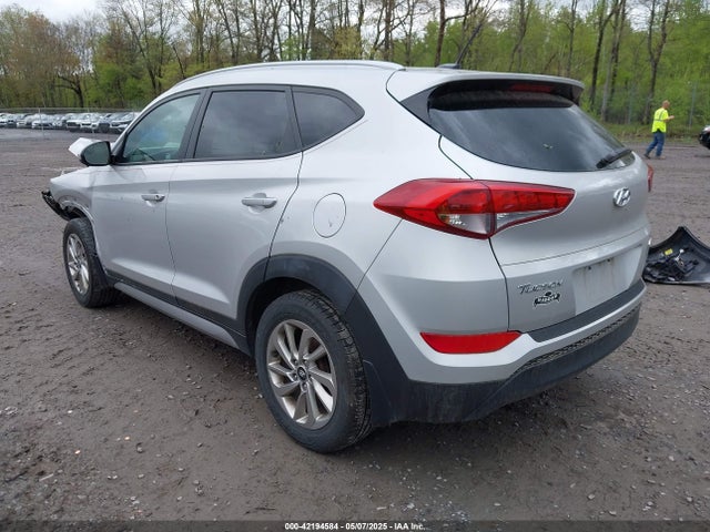 KM8J3CA43HU272122 Hyundai TUCSON SE