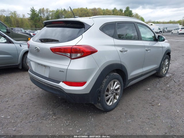 KM8J3CA43HU272122 Hyundai TUCSON SE