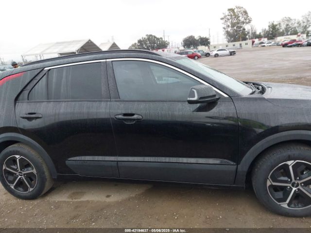 KNDCR3LE8P5086327 KIA NIRO EX