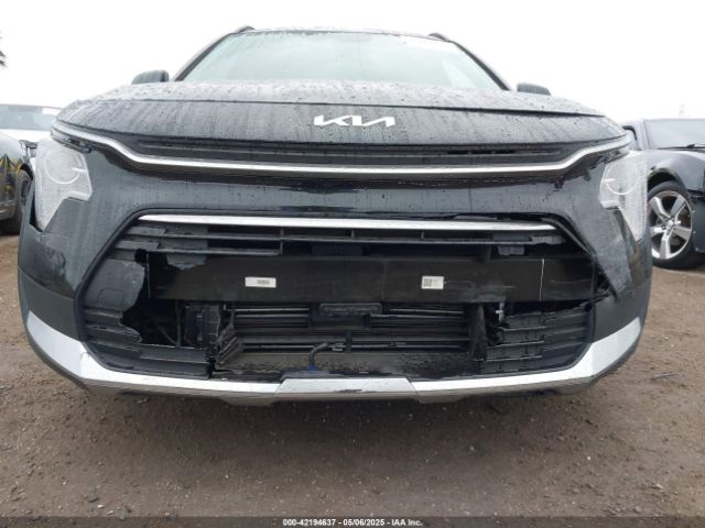 KNDCR3LE8P5086327 KIA NIRO EX