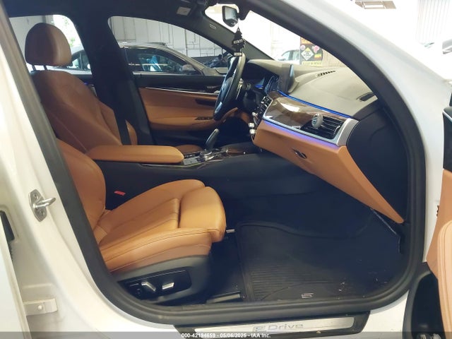WBAJB1C5XJB084908 BMW 530e