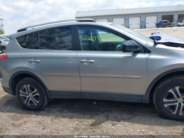 2T3BFREV3JW719918 Toyota RAV4 LE