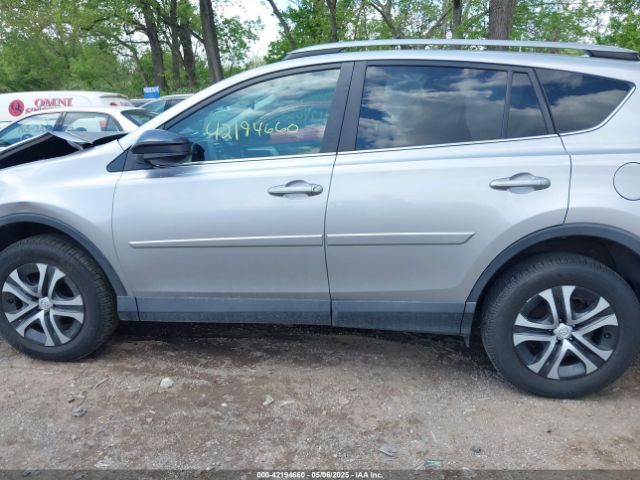 2T3BFREV3JW719918 Toyota RAV4 LE