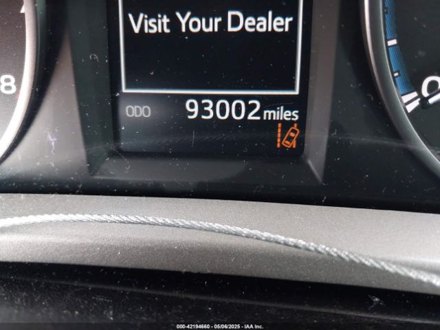 2T3BFREV3JW719918 Toyota RAV4 LE
