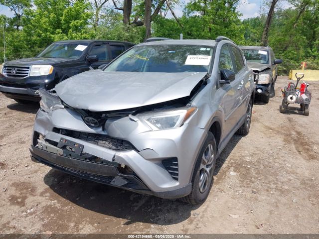 2T3BFREV3JW719918 Toyota RAV4 LE