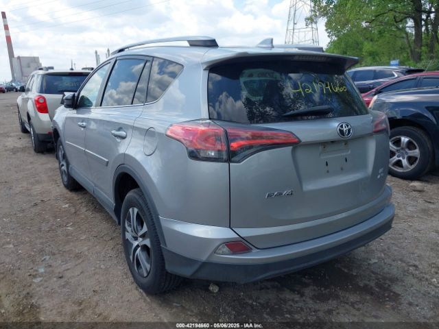 2T3BFREV3JW719918 Toyota RAV4 LE