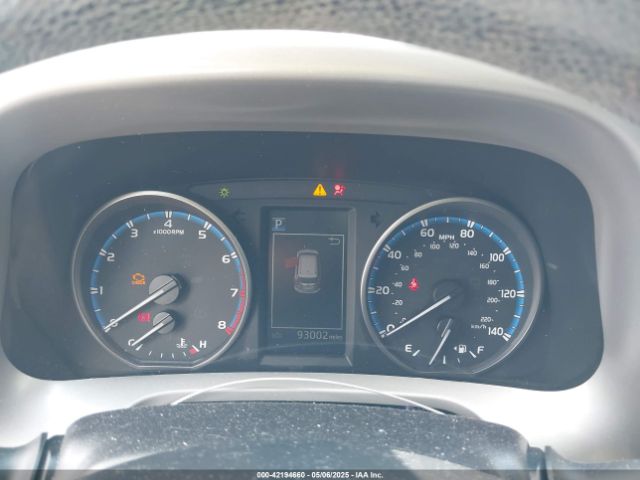 2T3BFREV3JW719918 Toyota RAV4 LE