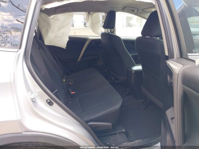 2T3BFREV3JW719918 Toyota RAV4 LE