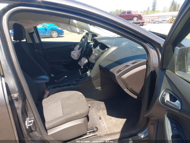 1FADP3K27GL374603 Ford FOCUS SE