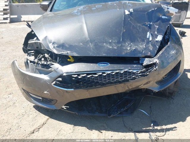 1FADP3K27GL374603 Ford FOCUS SE