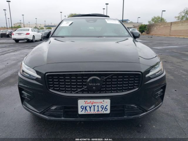 7JRL12FT3PG227211 Volvo S60 B5 Plus Black Edition