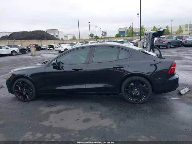 7JRL12FT3PG227211 Volvo S60 B5 Plus Black Edition