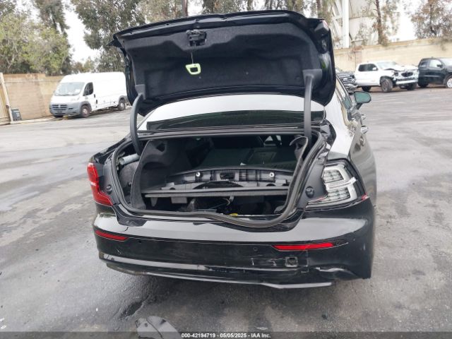 7JRL12FT3PG227211 Volvo S60 B5 Plus Black Edition