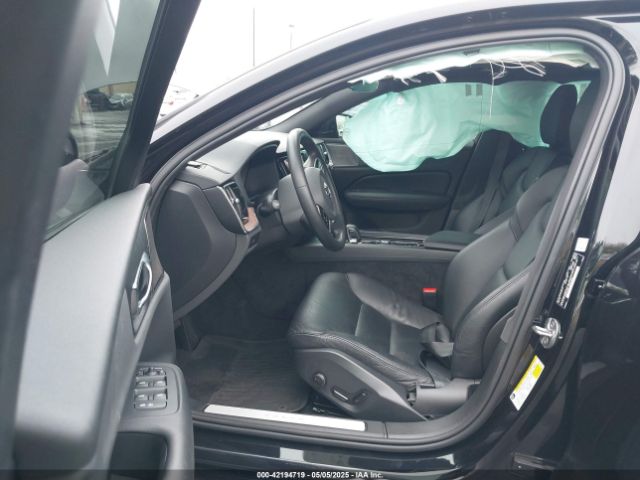 7JRL12FT3PG227211 Volvo S60 B5 Plus Black Edition
