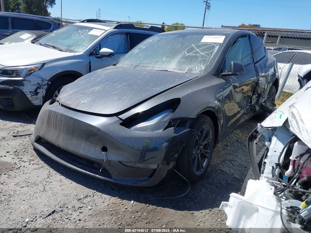 2025 TESLA MODEL Y 7SAYGDEDXSF304056 Photo 1