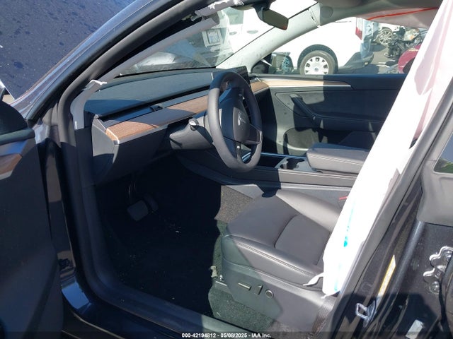 2025 TESLA MODEL Y 7SAYGDEDXSF304056 Photo 4