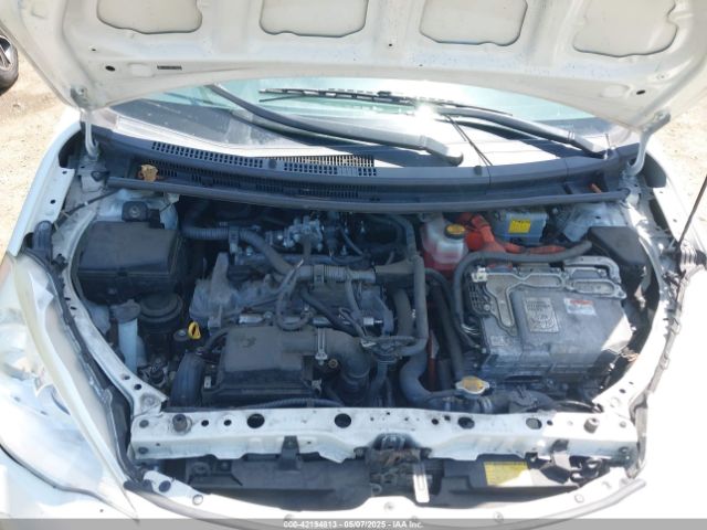 JTDKDTB38E1560629 Toyota Prius C One