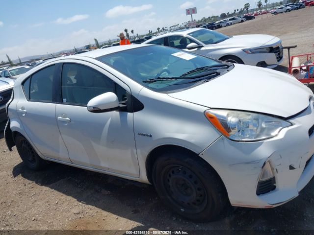 JTDKDTB38E1560629 Toyota Prius C One