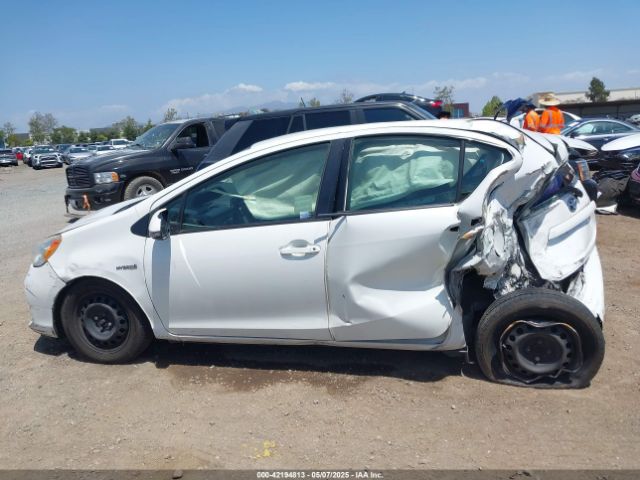 JTDKDTB38E1560629 Toyota Prius C One