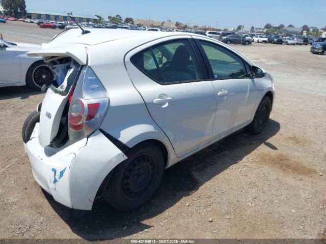 JTDKDTB38E1560629 Toyota Prius C One