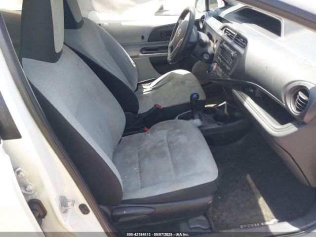 JTDKDTB38E1560629 Toyota Prius C One