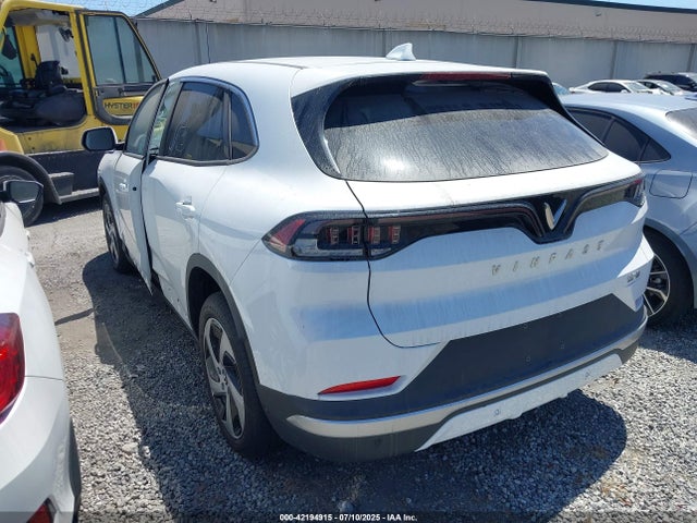 Vinfast 2024 2024 RLLV1AEB6RH008336 Image 3