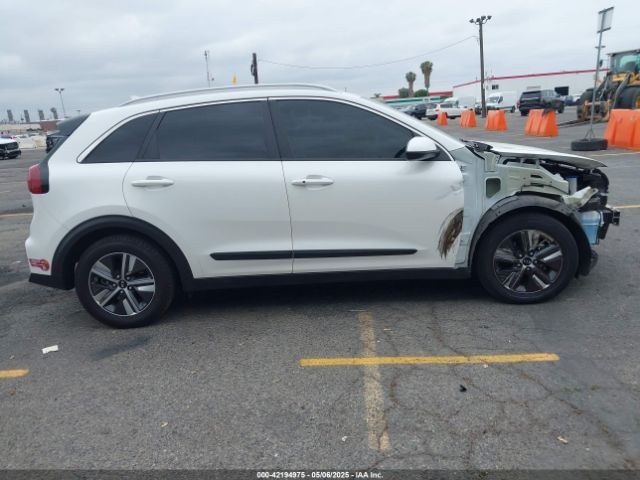 KNDCM3LD6L5403988 KIA Niro Plug-in Hybrid Lxs