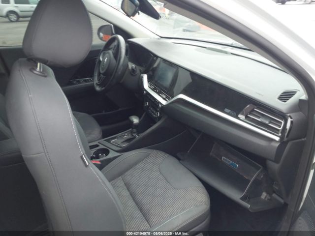 KNDCM3LD6L5403988 KIA Niro Plug-in Hybrid Lxs
