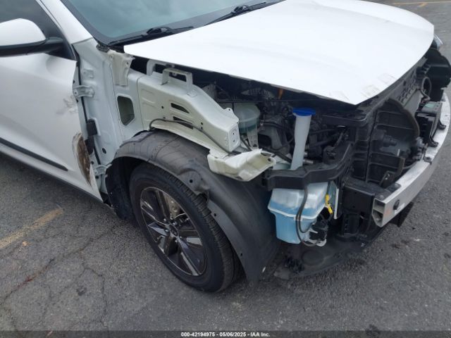 KNDCM3LD6L5403988 KIA Niro Plug-in Hybrid Lxs