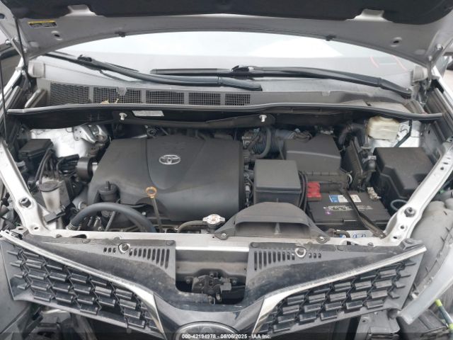 5TDXZ3DC0JS949511 Toyota Sienna Se 8 Passenger